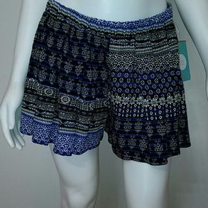 NWT -r. 2. d.- Paisley Floral Shorts